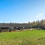 5 Bedroom Cozy In Vakantiehuis Løkken