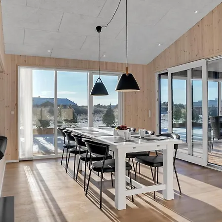 5 Bedroom Cozy In Hébergement de vacances