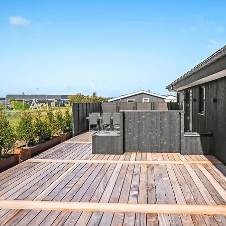 Vakantiehuis 5 Bedroom Cozy In *