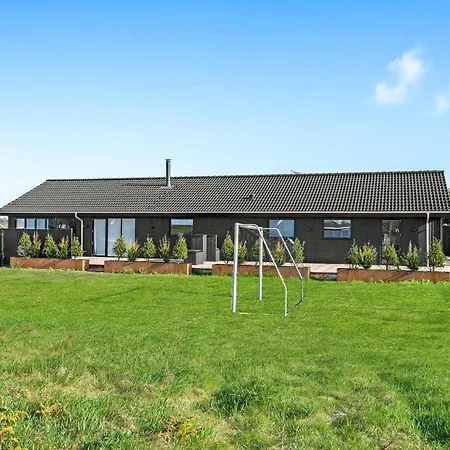5 Bedroom Cozy In Løkken