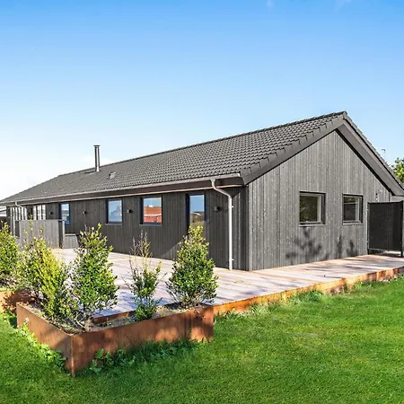 5 Bedroom Cozy In Løkken
